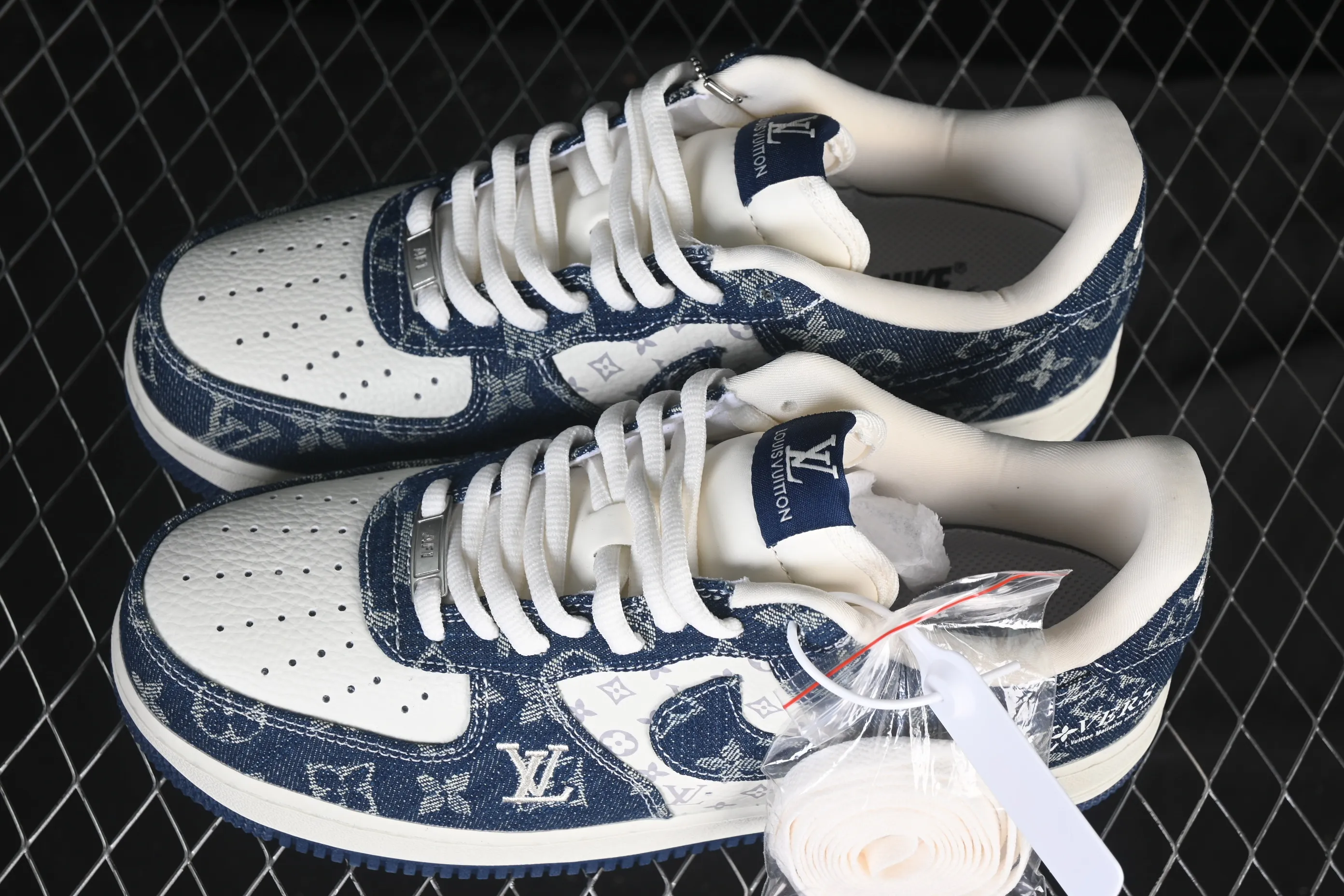 All categories Nk Air Force 1 Air Force series Nk Air Force 1 Low Air Force low-top Nike Air Force 1'07 Low LV joint white and blue Air Force 1 low-top casual sneakers YF9511-811